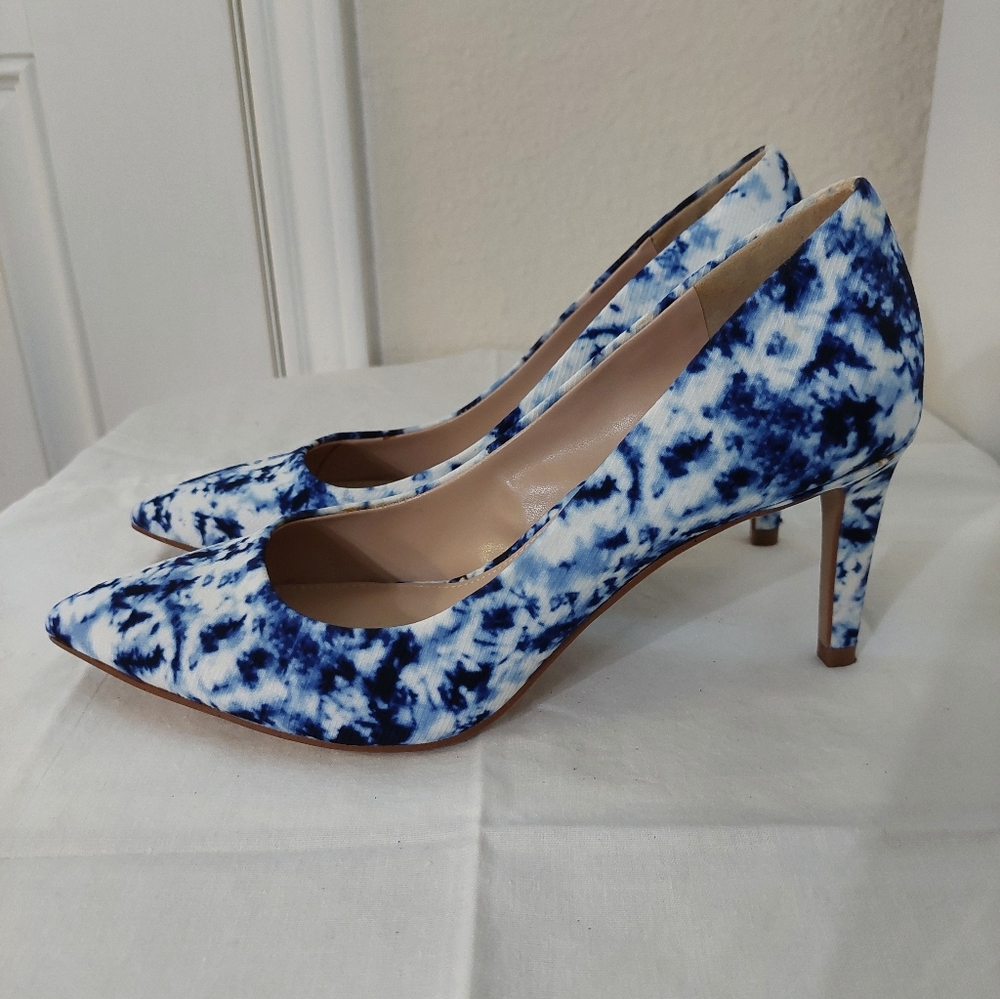 Kelly and Katie Blue and White Tye Dye Heels Size 5.5 - Picture 4 of 10